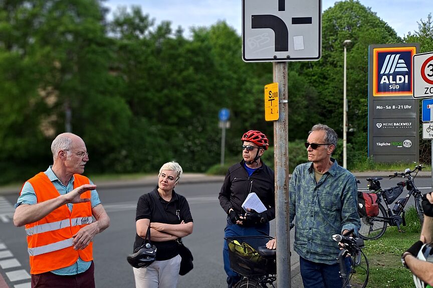Gerhard Lemm, Verkehrspolitischer Sprecher ADFC-Bad Godesberg Gerhard Lemm, Verkehrspol. Sprecher ADFC-BaGo, in Aktion